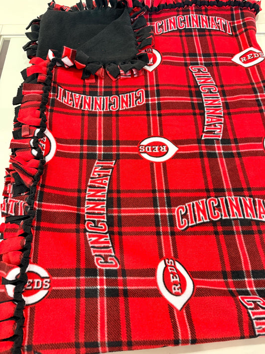 Cincinnati Reds Baseball Knotted Blanket