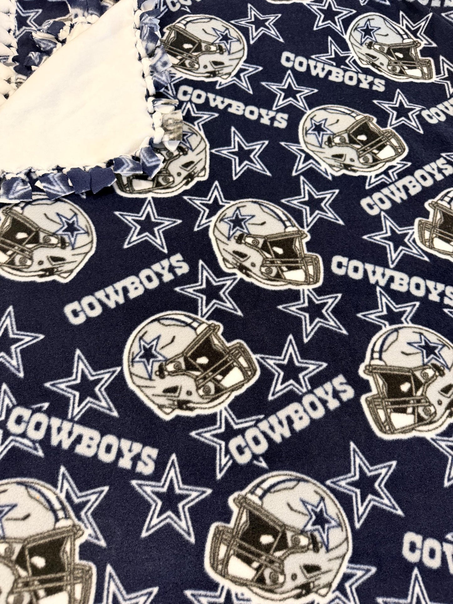 Dallas Cowboys NFL knotted Blanket.