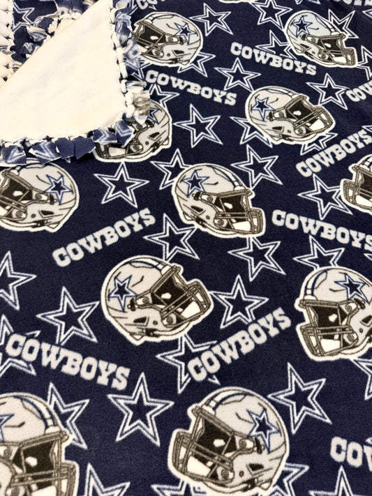 Dallas Cowboys NFL knotted Blanket.
